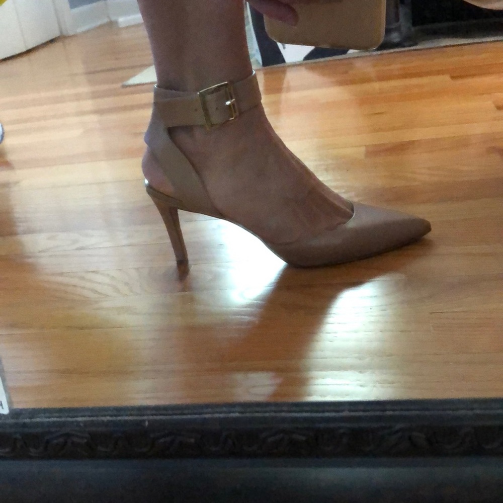 Nine West pump